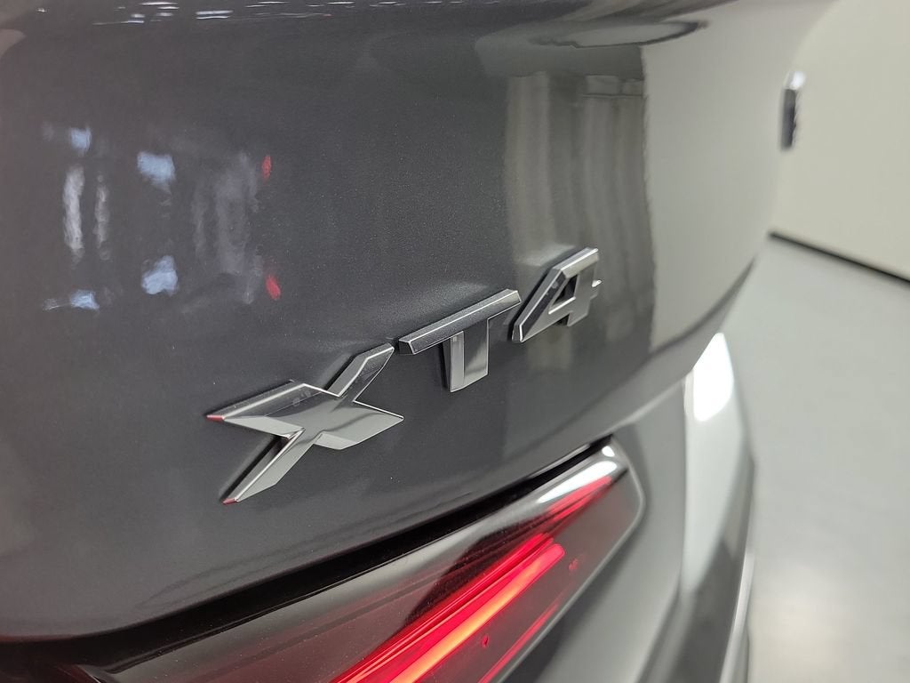 2024 Cadillac XT4 Luxury