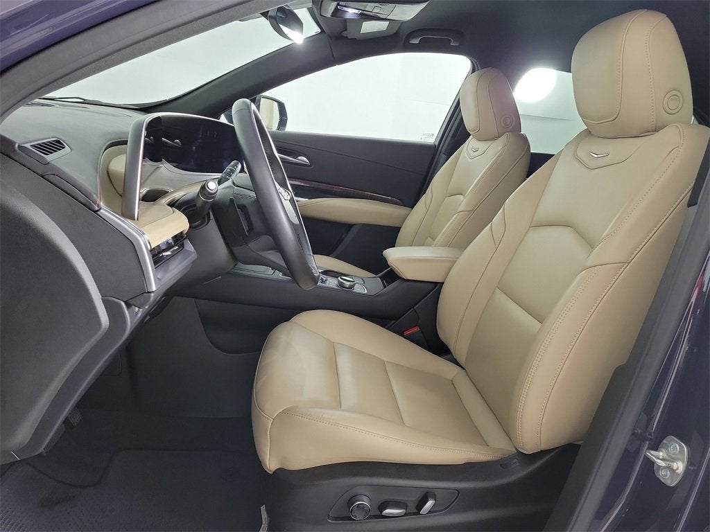 2025 Cadillac XT4 Premium Luxury