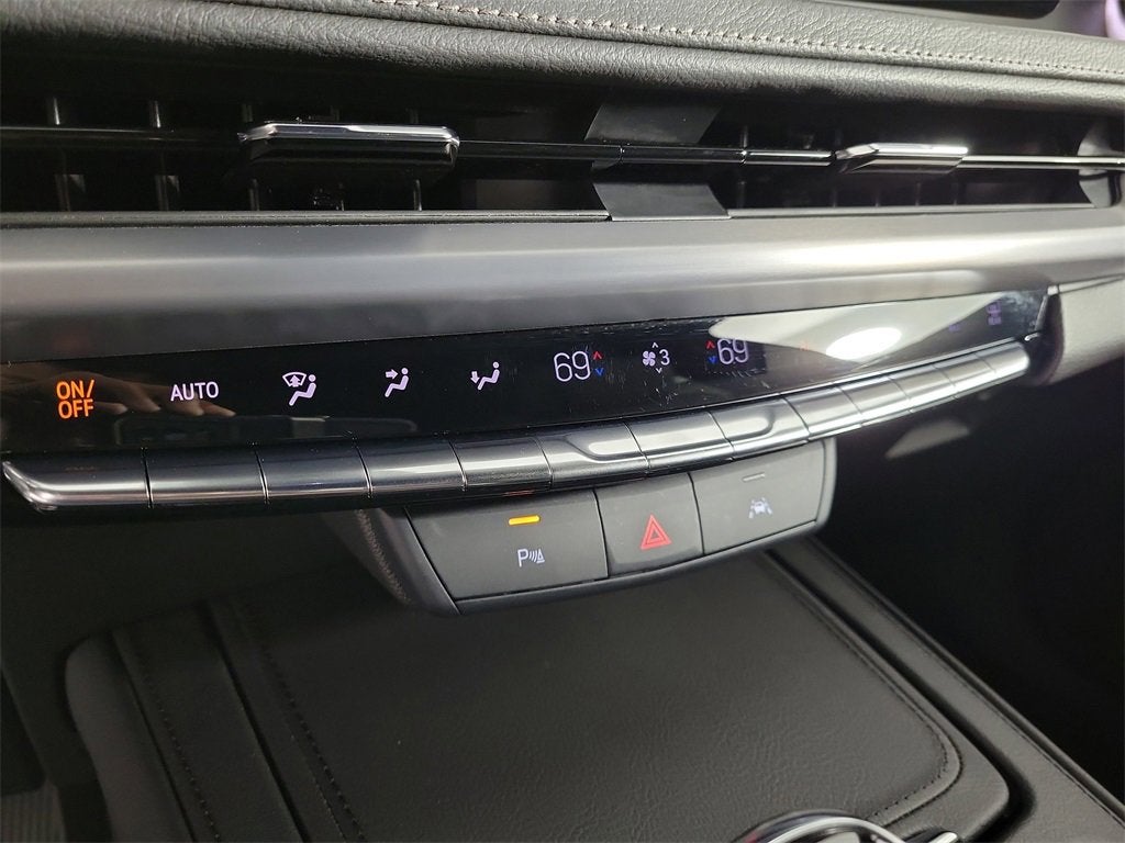 2025 Cadillac XT4 Premium Luxury