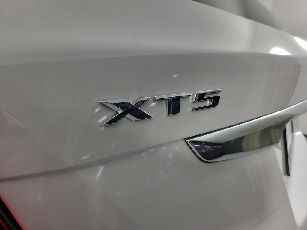 2022 Cadillac XT5 Premium Luxury