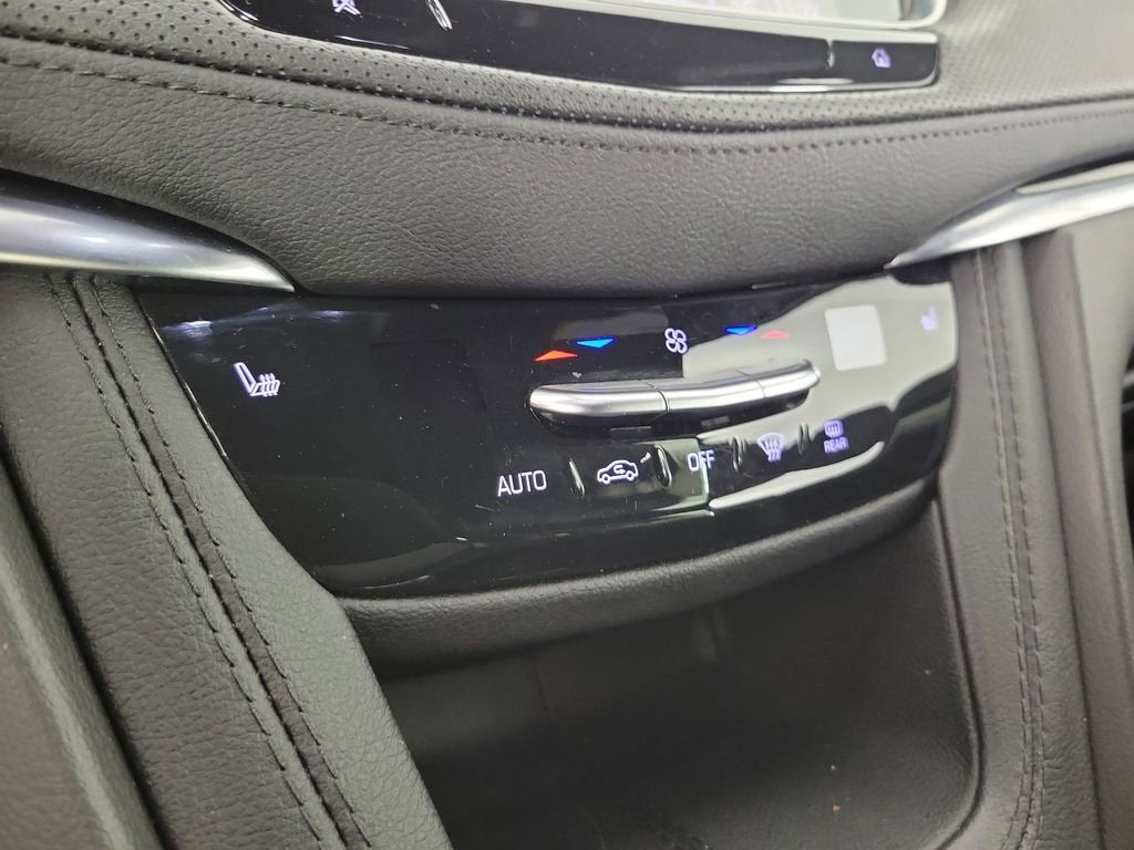 2024 Cadillac XT6 Luxury