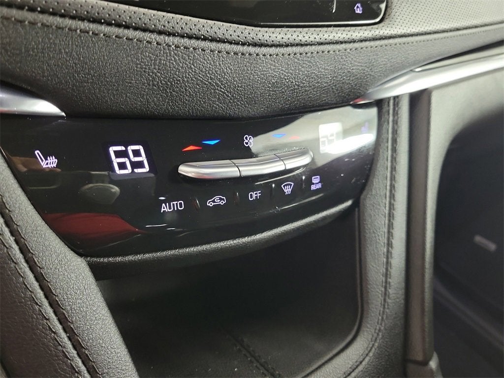 2024 Cadillac XT6 Luxury