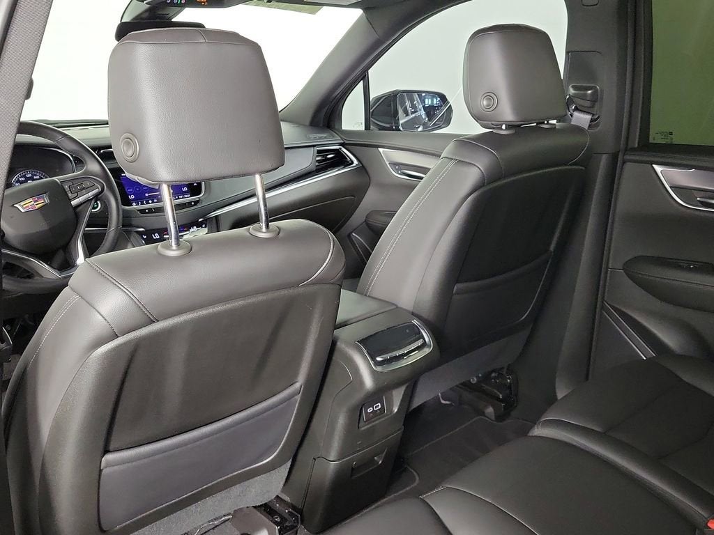 2025 Cadillac XT6 Luxury