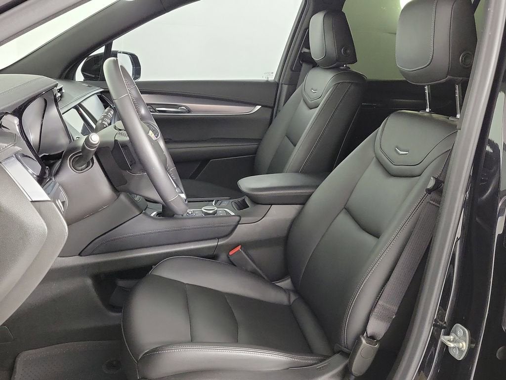 2025 Cadillac XT6 Luxury