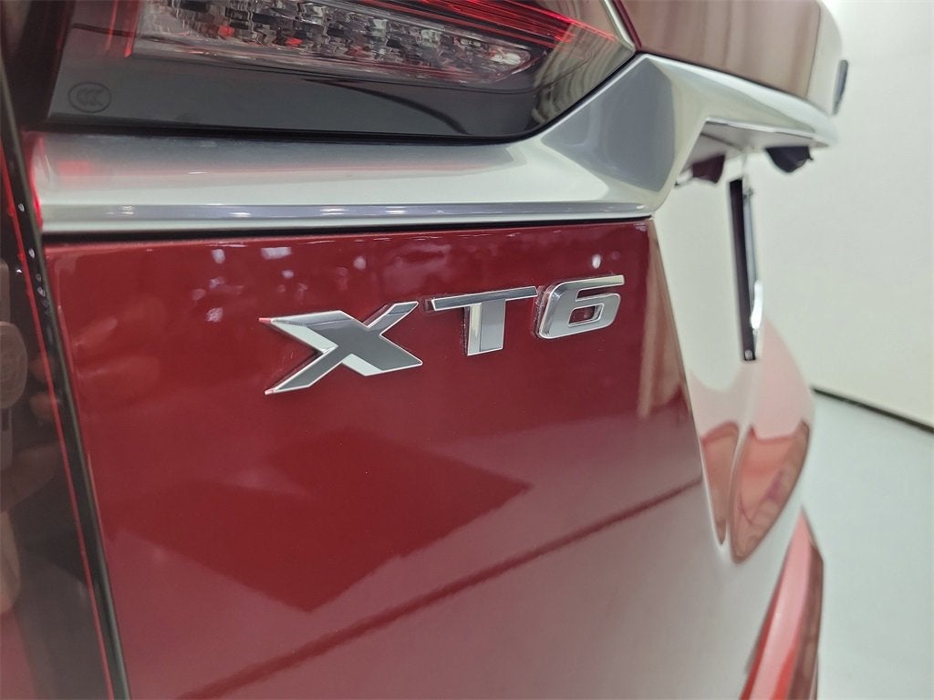 2025 Cadillac XT6 Luxury