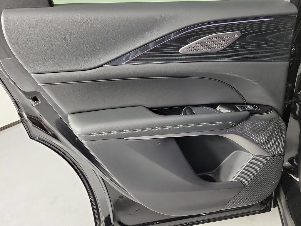 2024 Cadillac LYRIQ Luxury 2