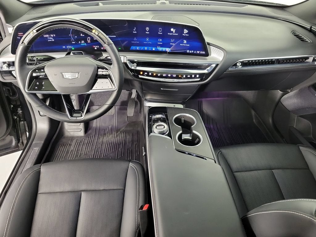 2024 Cadillac LYRIQ Luxury 2