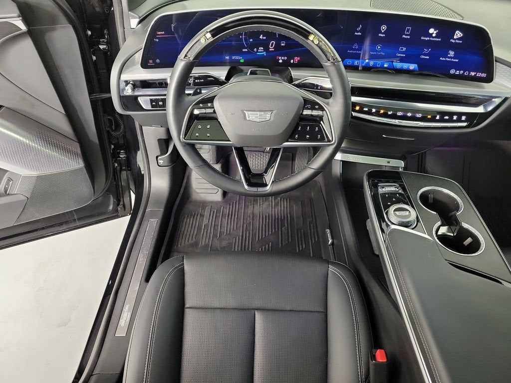 2024 Cadillac LYRIQ Luxury 2