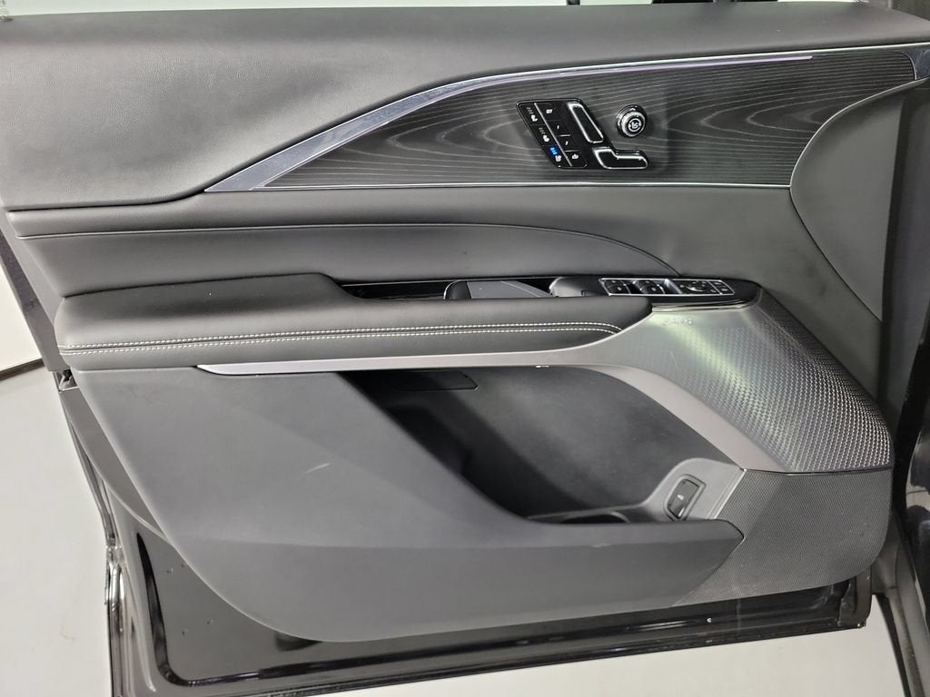 2024 Cadillac LYRIQ Luxury 2