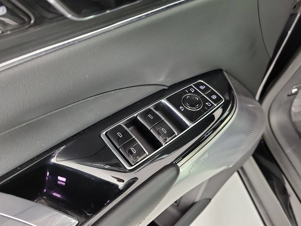 2024 Cadillac LYRIQ Luxury 2