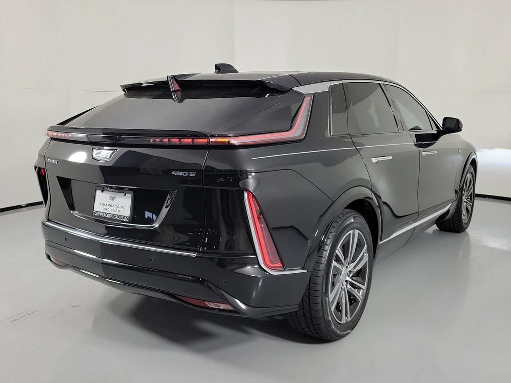 2024 Cadillac LYRIQ Luxury 2