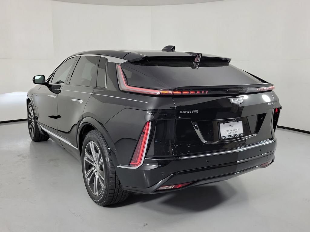 2024 Cadillac LYRIQ Luxury 2