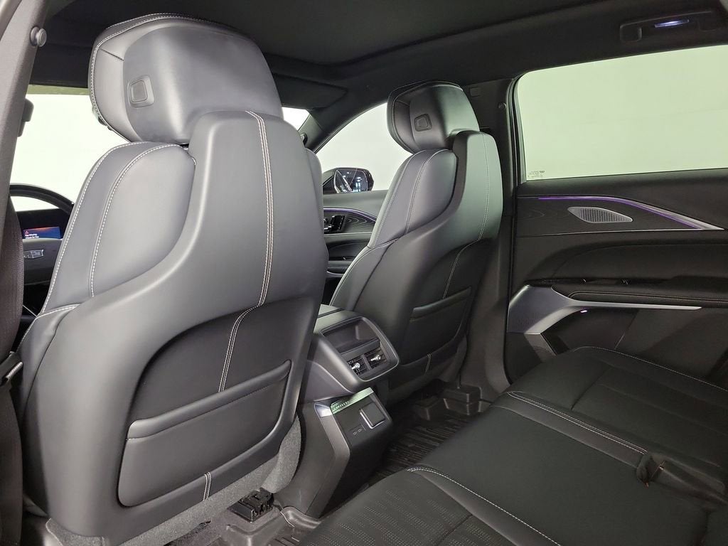 2024 Cadillac LYRIQ Luxury 2