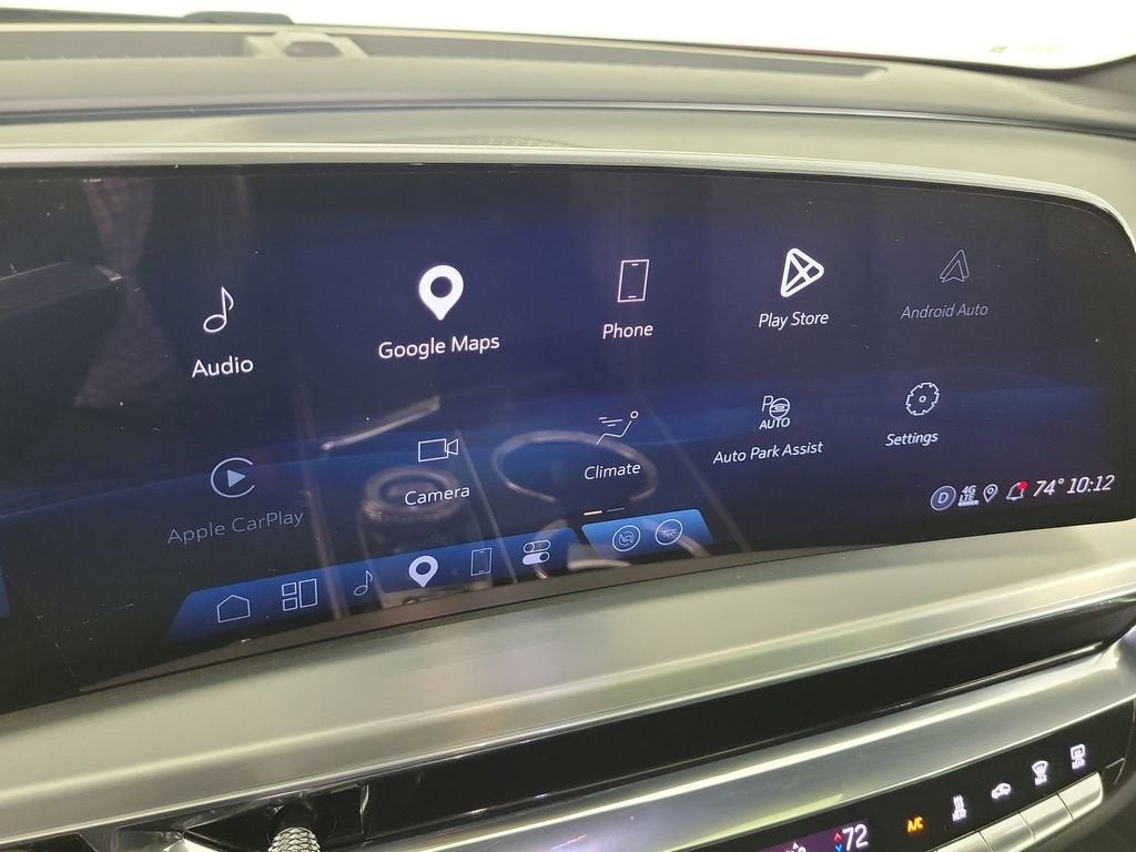 2024 Cadillac LYRIQ Luxury 2