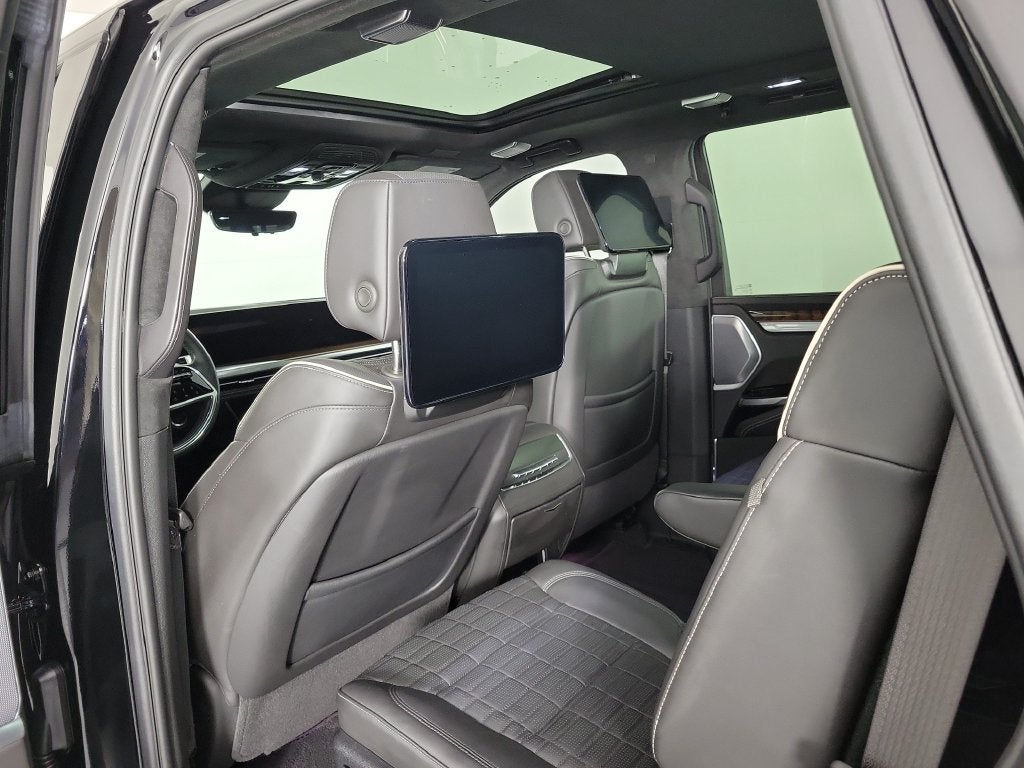 2025 Cadillac Escalade Sport Platinum