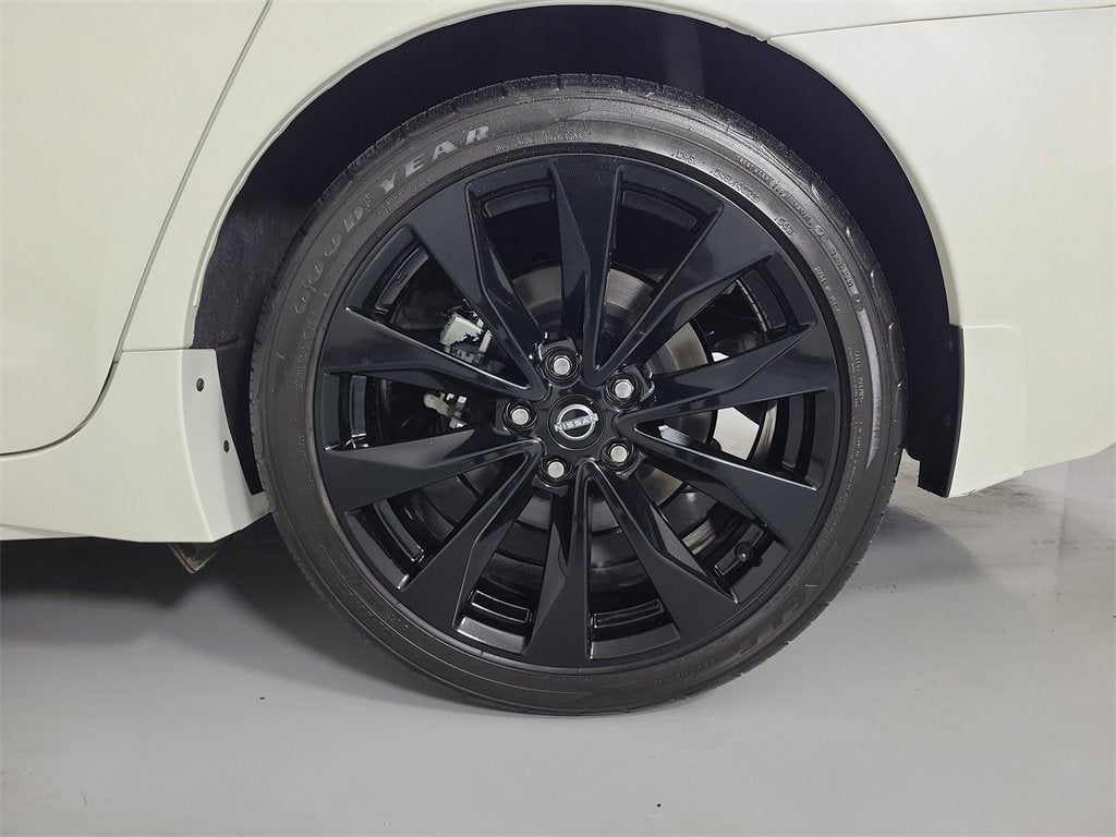 2023 Nissan Maxima SR