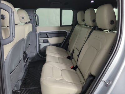 2023 Land Rover Defender SE
