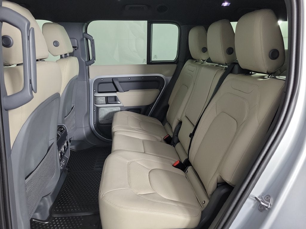 2023 Land Rover Defender SE