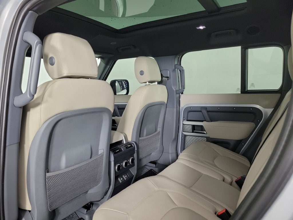 2023 Land Rover Defender SE
