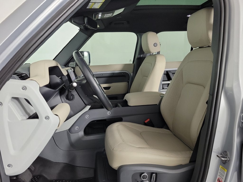 2023 Land Rover Defender SE