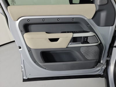 2023 Land Rover Defender SE