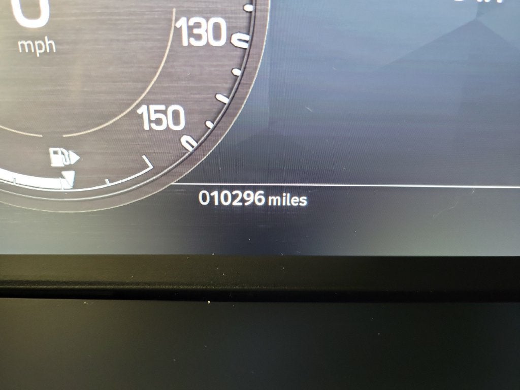 2023 Land Rover Defender SE