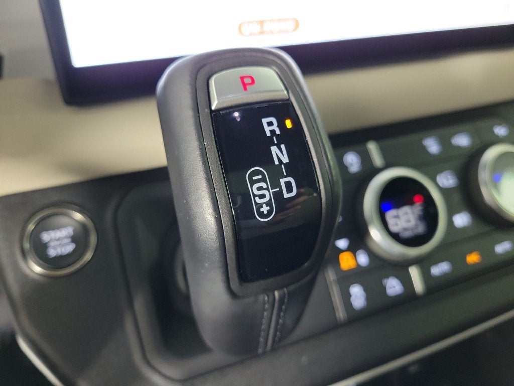 2023 Land Rover Defender SE