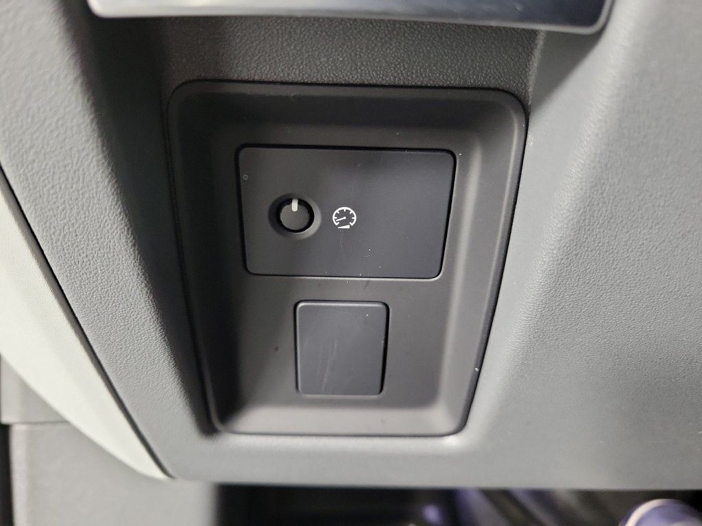 2023 Land Rover Defender SE