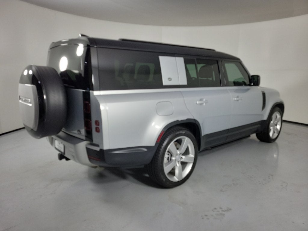 2023 Land Rover Defender SE