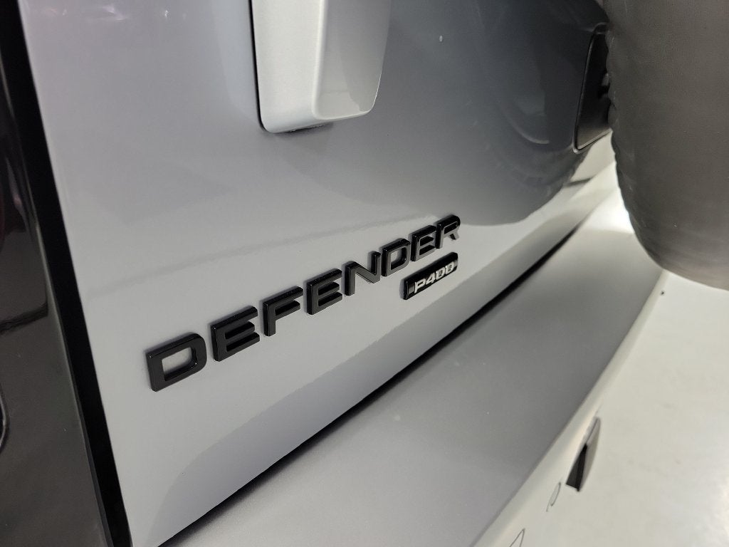 2023 Land Rover Defender SE